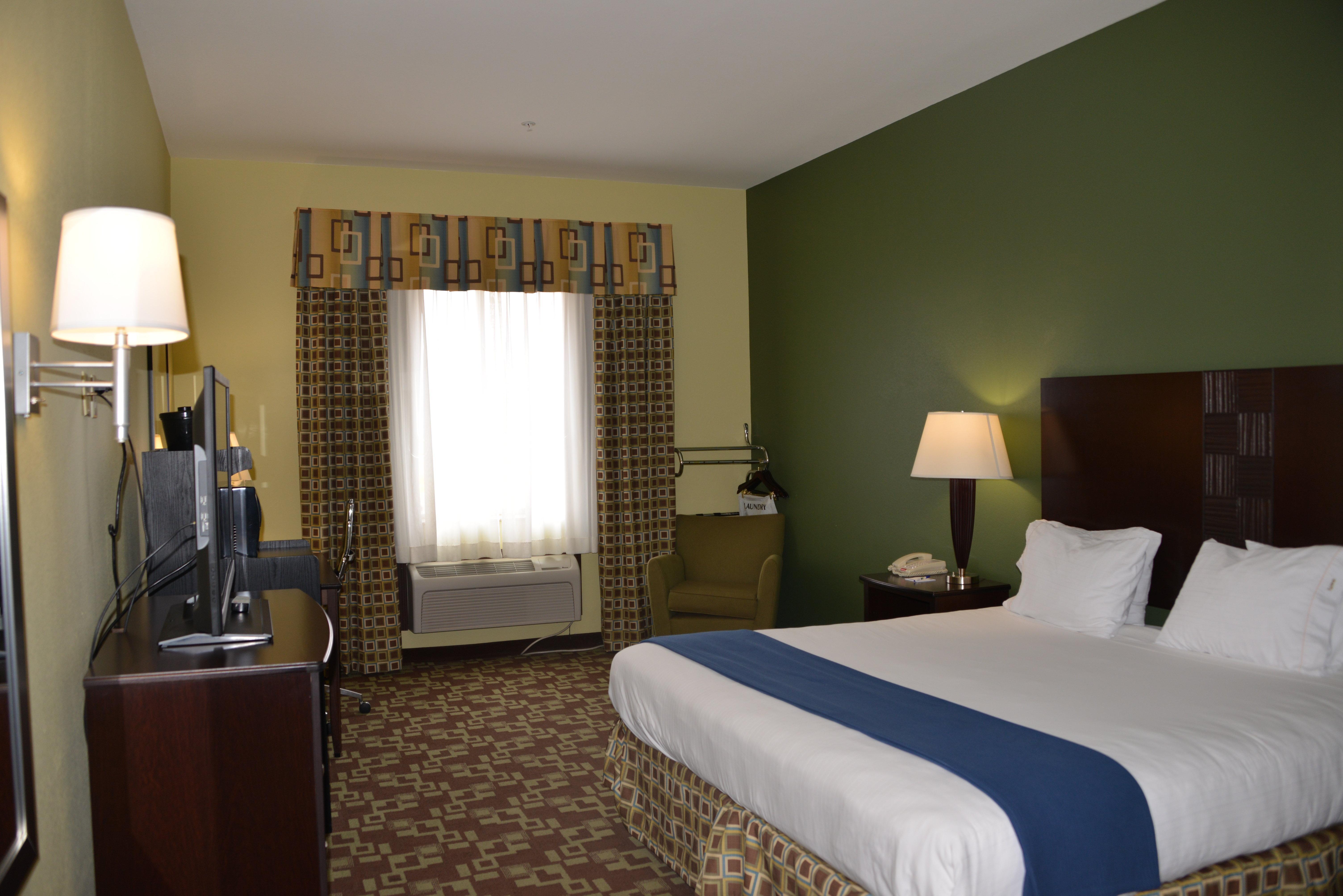 Hotel Holiday Express & By Ihg