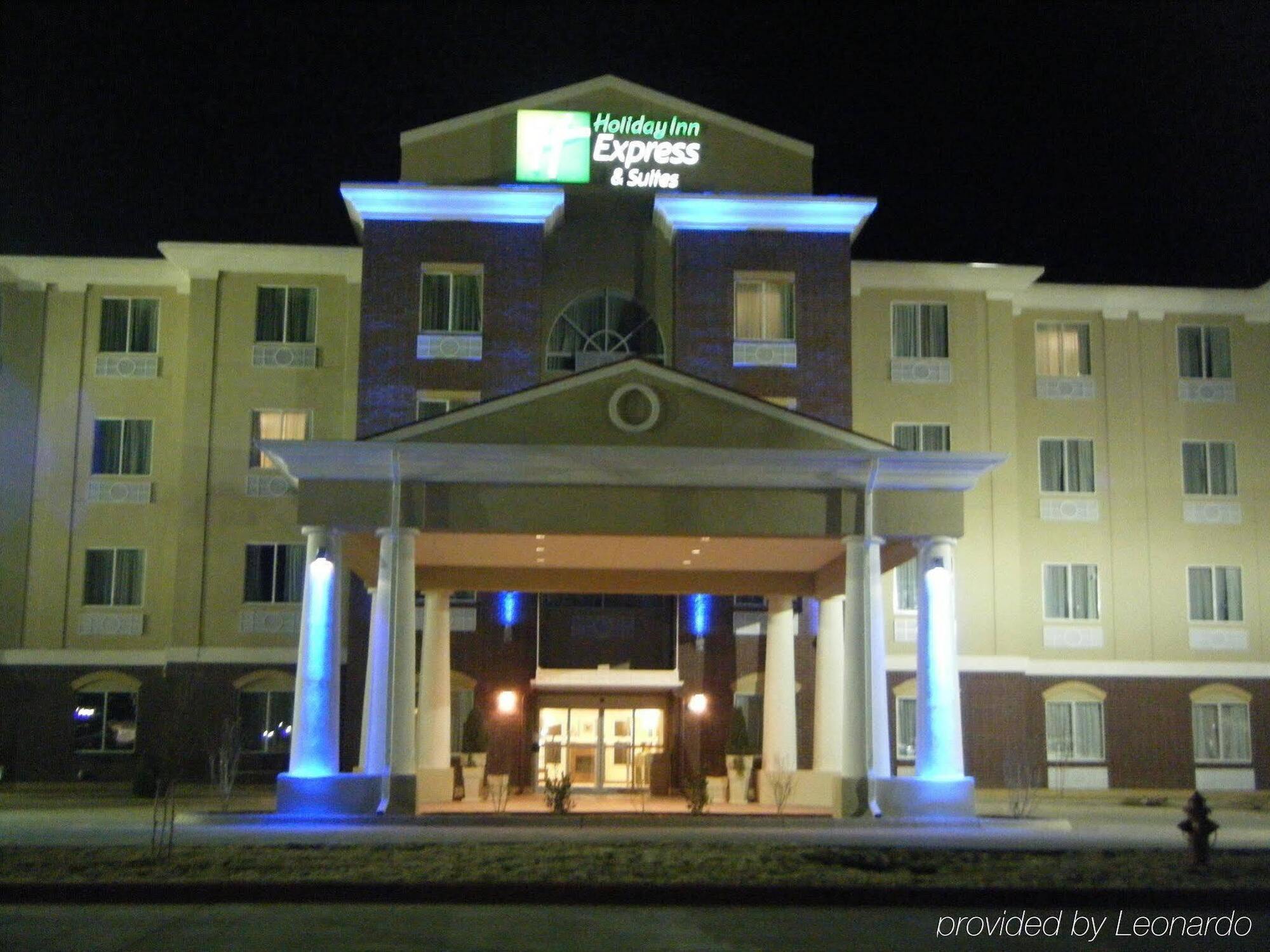Hotel Holiday Express & By Ihg 2*